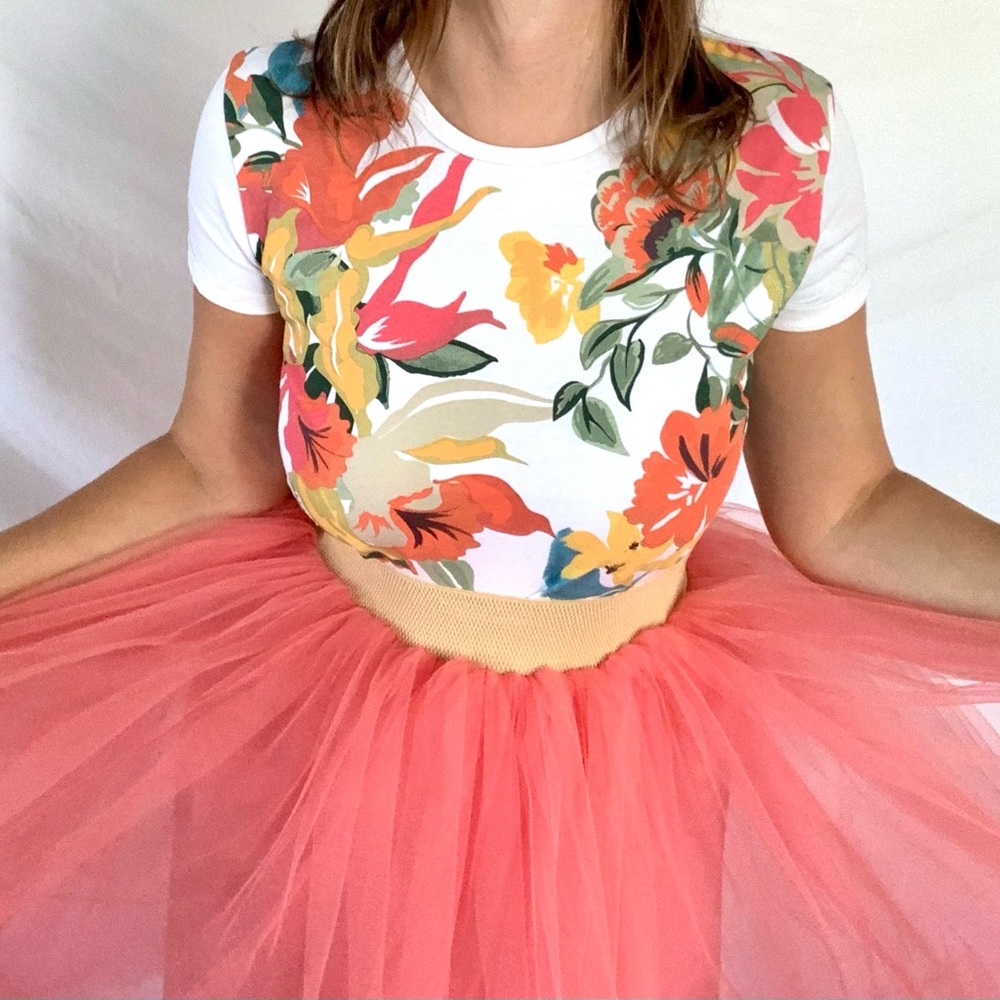 Zara Floral white tee shirt size small